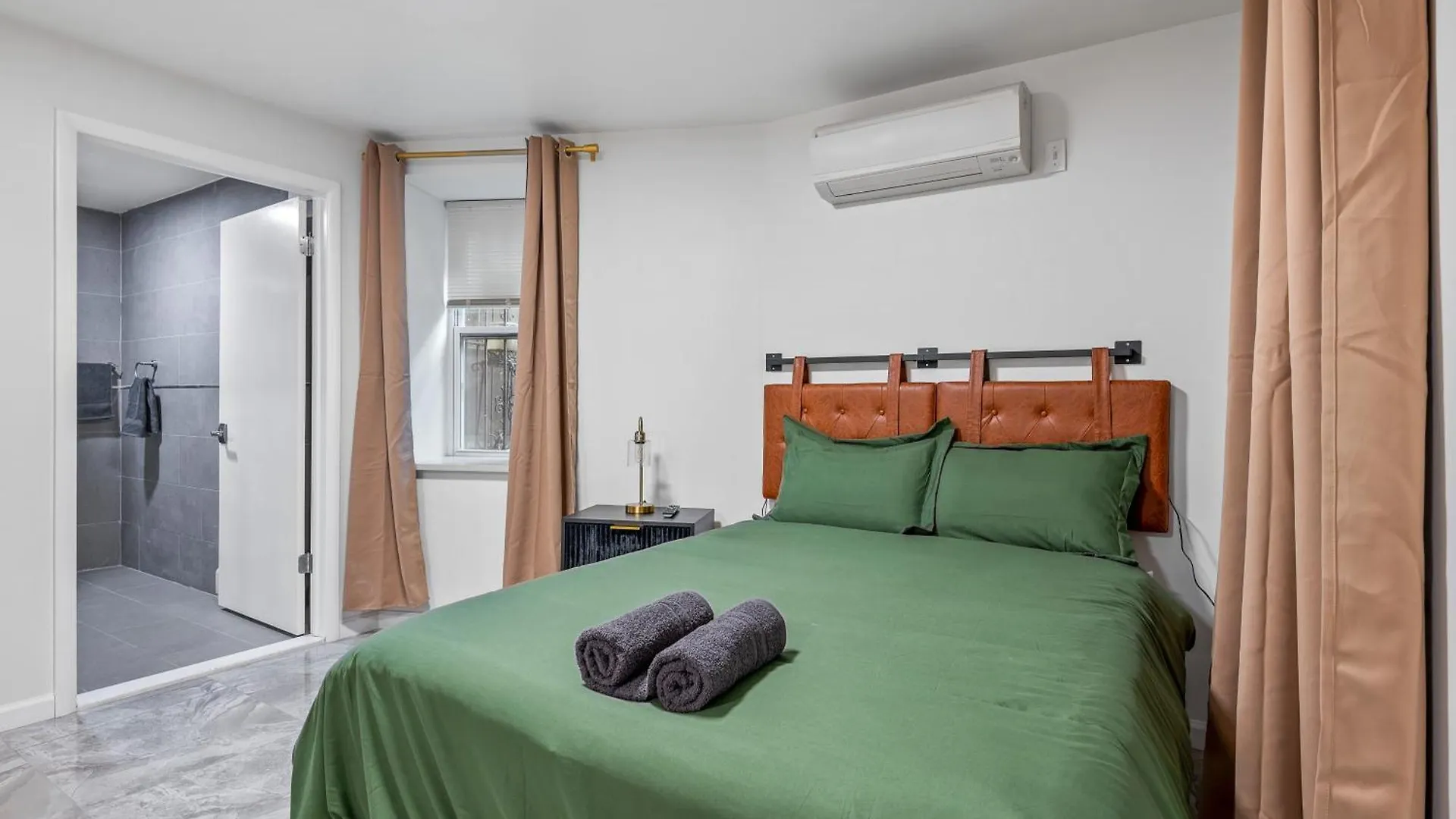 Active Central Park East 3Bedrooms 2 Bathrooms 1700 Sf New York
