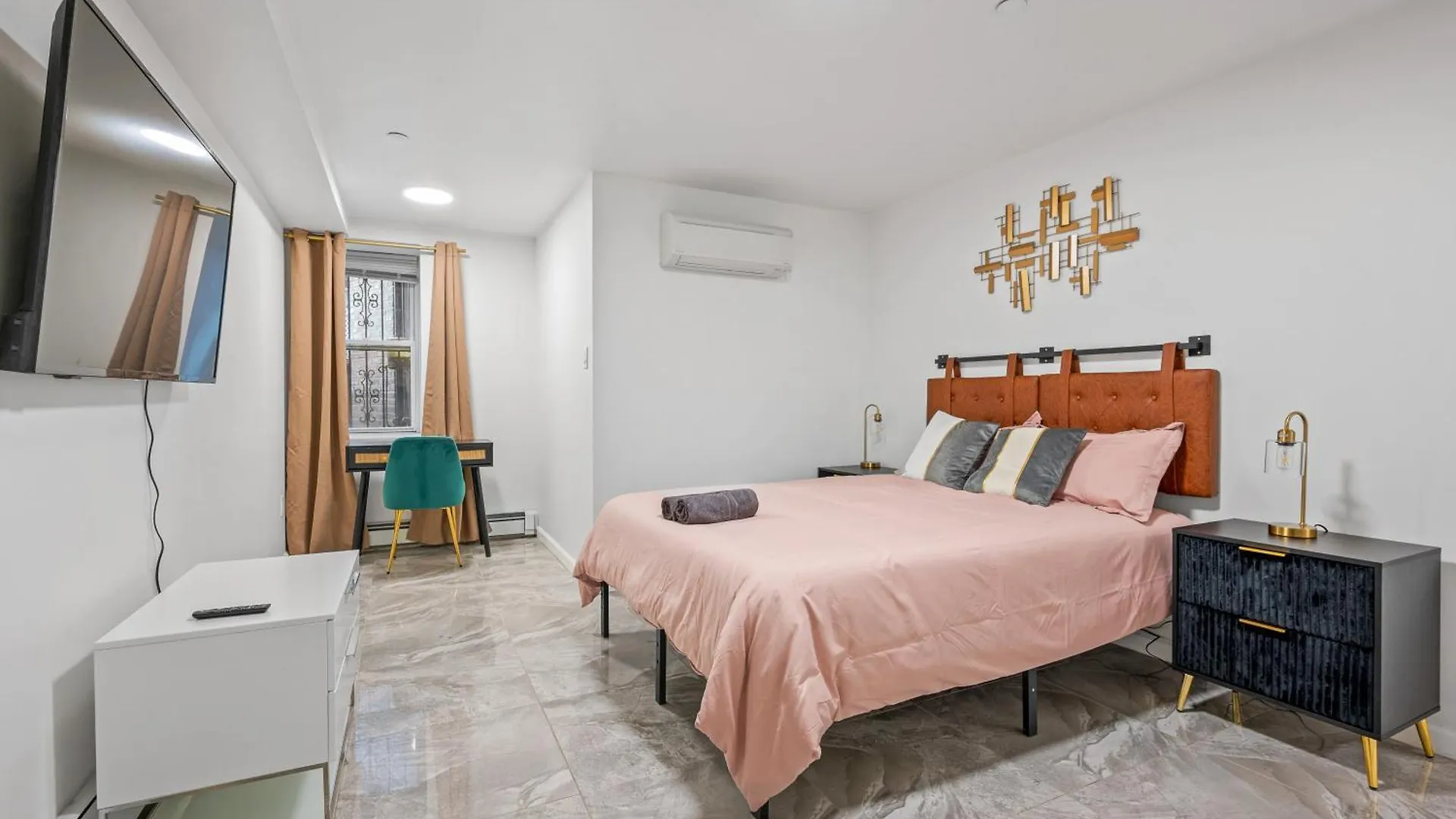 Active Central Park East 3Bedrooms 2 Bathrooms 1700 Sf New York 0*,  USA